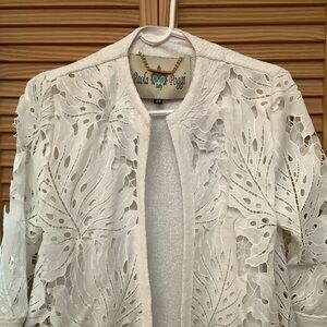 Paola Poggi Italy. Lace And Textured Back  Women Size 34 Open Front  3/4 Sleeves